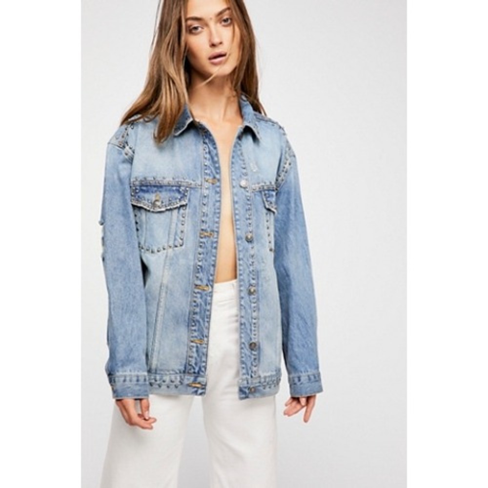 Free People Studded Distressed Oversized Denim Trucker Jacket Light Wash Medium - Picture 1 of 6